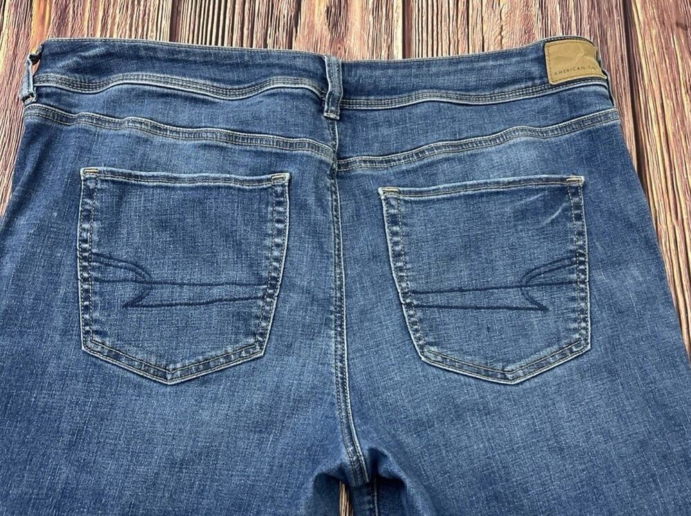 American Eagle 🌺 Kick Boot Med. Wash Jeans Womens Size 18 Long Stretch